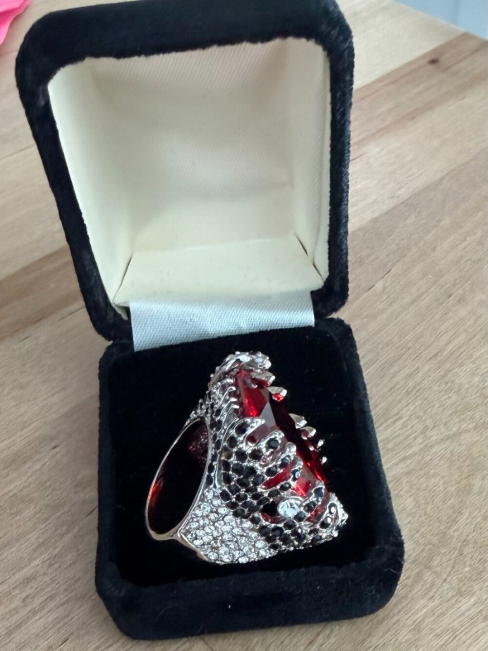 ONE OF A KIND RING - Picture 3 of 6
